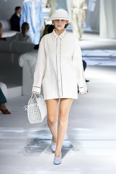 Look 12